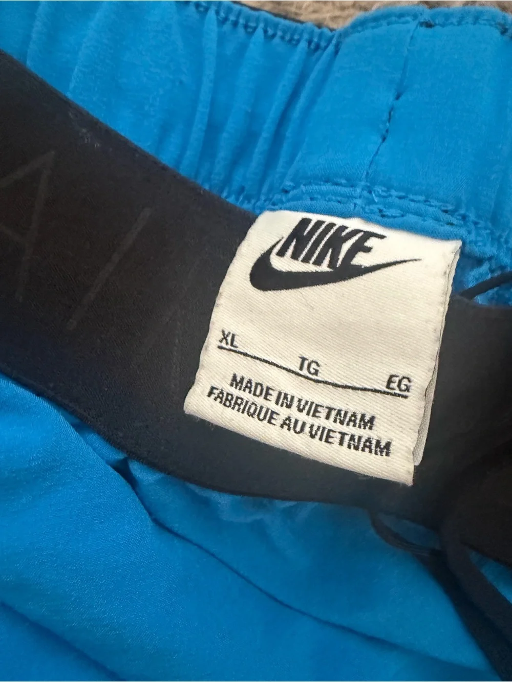 Blue pre own as is size XL Nike Air Max Woven Men athletic shorts